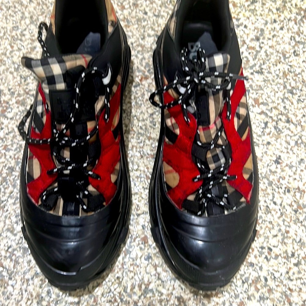 Burberry shoes lightly used